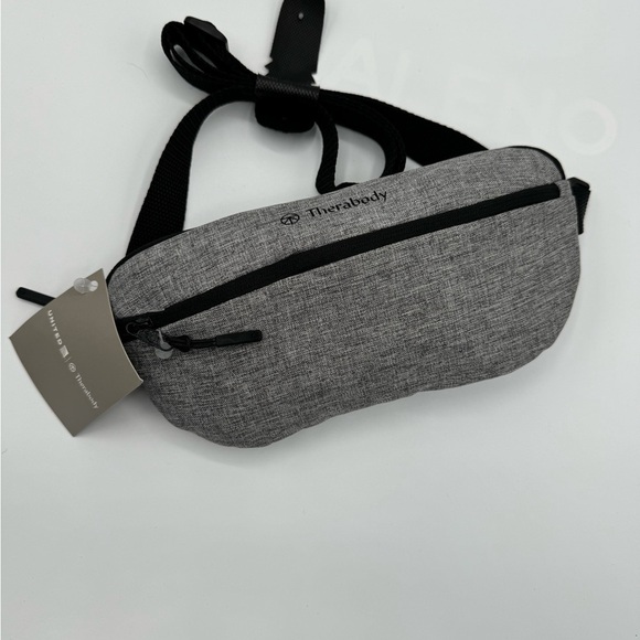 United Airline international Premium Economy toiletry Fanny pack! NWT - Picture 1 of 3